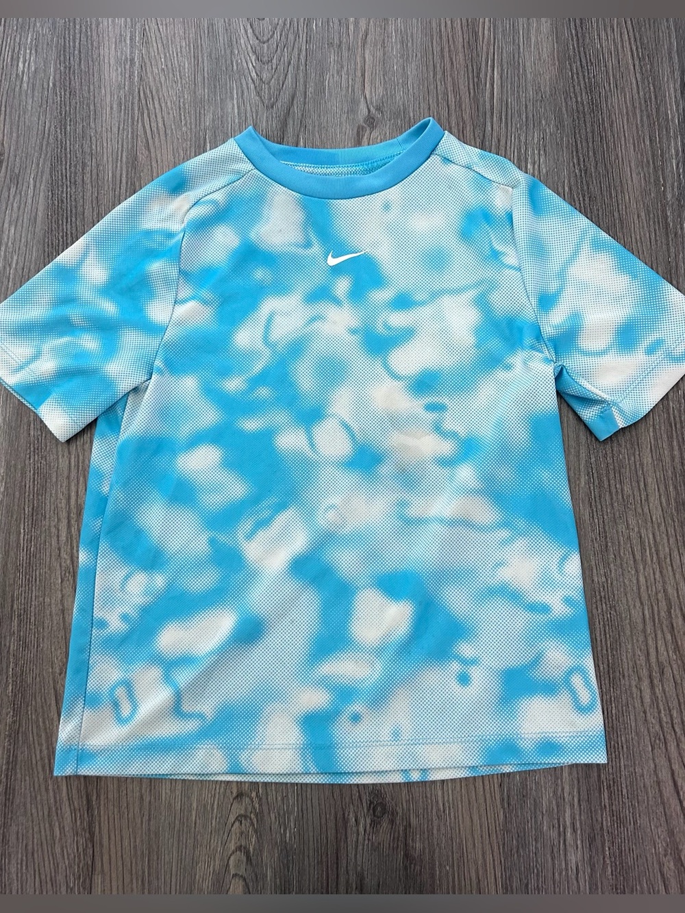 Nike boys tee shirt size M